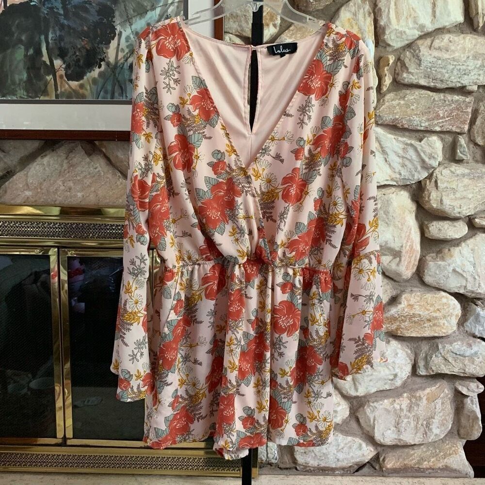 Lulu’ women’s bell sleeve romper. *missing belt*